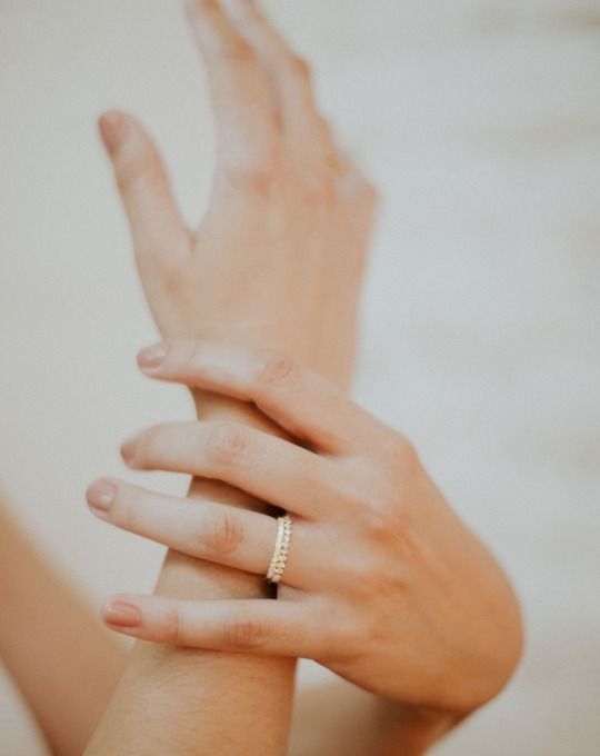 anillo-compromiso-a-medida-oro-blanco-diamantes