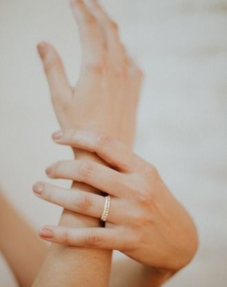 anillo-compromiso-oro-blanco-diamantes-blancos