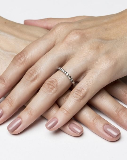 anillo-alianza-hecha-a-mano-oro-blanco-diamantes-color-marrón-naturales