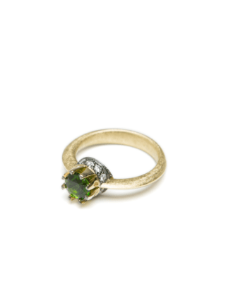 anillo-solitario-oro-amarillo-diamantes-esmeralda