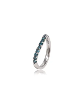 Anillo de oro blanco y diamantes azules de la colección Wave Diamond