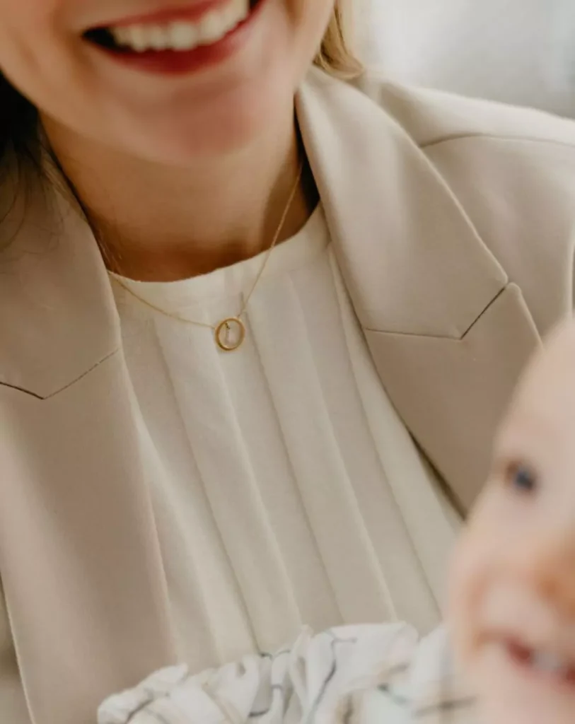 regalo dia de la madre joya personalizada con inicial de oro
